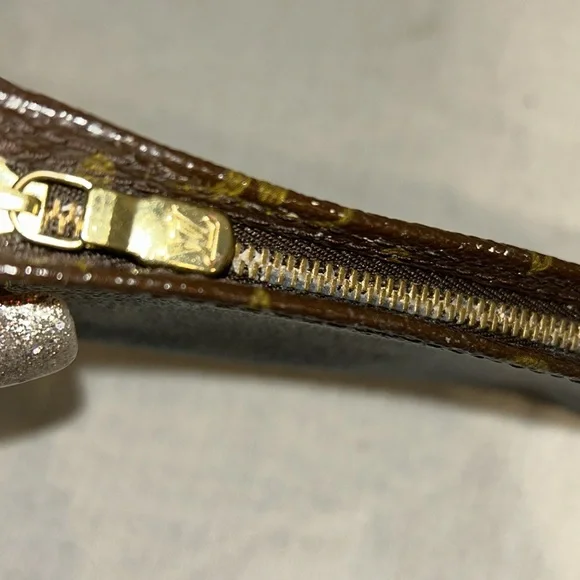 Louis Vuitton Toiletry Makeup Pouch - Picture 8 of 10